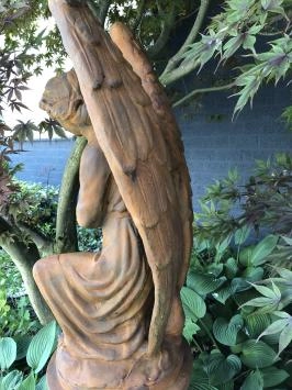 Ange à genoux - pierre - 82 cm - oxyde - avec ailes