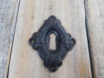 Slotrozet van antiek ijzer voor de deur