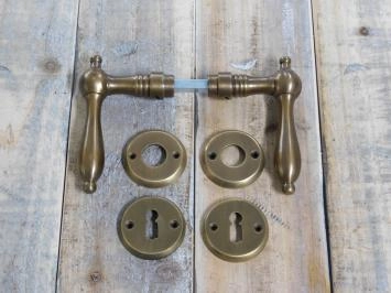 Ensemble de quincaillerie de porte : 2 poignées de porte, 2 rosaces de pêne et 2 rosaces de serrure - pour portes intérieures, laiton.