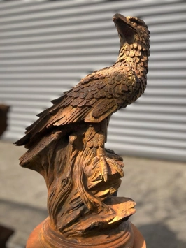 Sitzender Adler auf Felsen - Gartenstatue aus Stein - 70 cm - rustikal