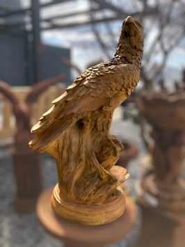 Sitzender Adler auf Felsen - Gartenstatue aus Stein - 70 cm - rustikal