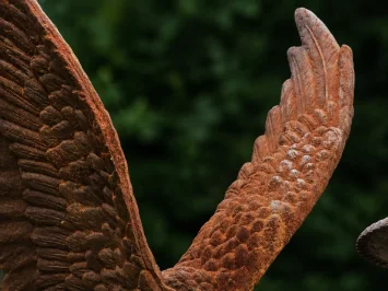 Eagle XL auf Sockel – 175 cm – massives Gusseisen