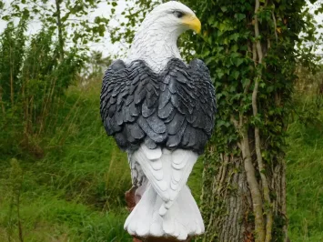 Grande statue d’aigle sur tronc en polyrésine – 102 cm