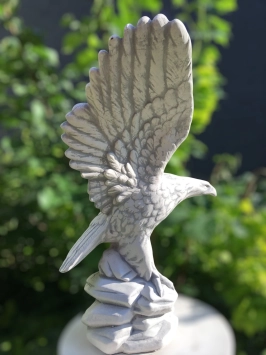 Aigle - ailes levées - statue en pierre - 60 cm - classique