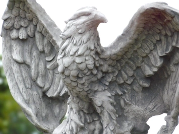 Aigle – 57 x 54 cm – statue en pierre – décoration détaillée