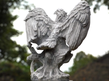 Aigle – 57 x 54 cm – statue en pierre – décoration détaillée