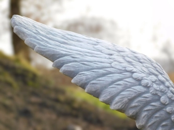 Aigle sur piédestal – statue en pierre 130 cm – classique & majestueux.