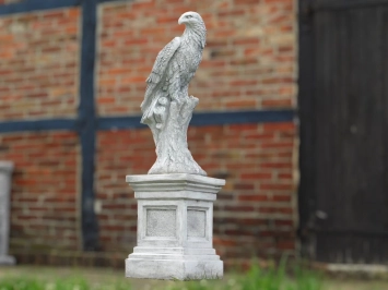 Adler auf Sockel - 165 cm - massiver Stein - naturgetreu