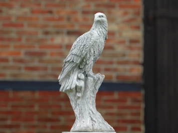 Aigle sur socle – 165 cm – pierre massive – réaliste