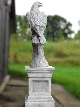 Aigle sur socle – 165 cm – pierre massive – réaliste