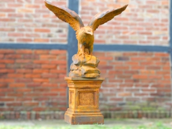 Adelaar beeld - met sokkel - steen - 233 cm - oxide