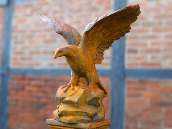 Adelaar beeld - met sokkel - steen - 233 cm - oxide