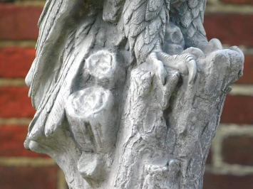 Adler auf Baumstumpf – Gartenfigur – 105 cm – Stein