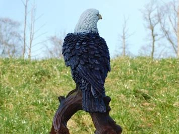 Aigle sur souche d'arbre - statue en polystone - 37 cm - en couleur