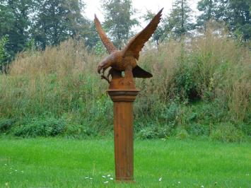 Adler auf rundem Sockel, 135 cm, Gartendekoration aus Gusseisen