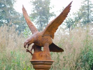 Adler auf rundem Sockel, 135 cm, Gartendekoration aus Gusseisen