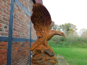 Aigle volant - statue en pierre - 120 x 140 cm - oxyde