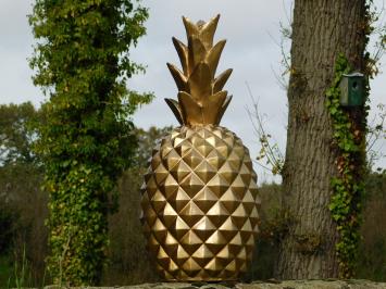 Grote ananas gemaakt van polystone, goud-kleurig