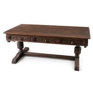 Antiek houten bureau met houtsnijwerk