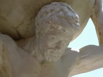 Gartenstatue Atlas mit Globus – klassische Figur – antikweiß