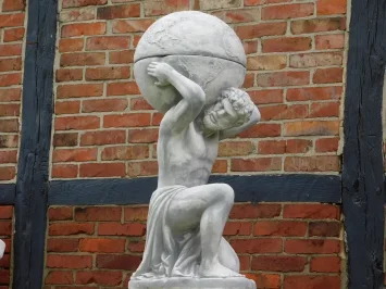 Atlas-Statue mit Globus auf Sockel – Stein – 170 cm