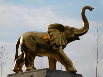 Olifant - keramiek - 40 cm - mat goud - tijdloos beeld
