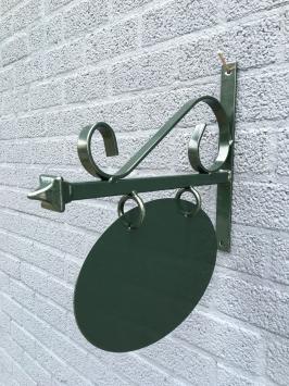 Ladenschild für die Altstadt, Werbeschild aus Metall, oval, grün lackiert