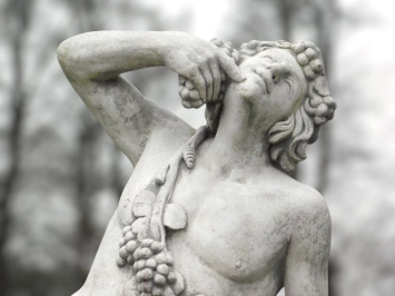 Dionysus - Bacchus - op sokkel - steen - 200 cm - klassiek