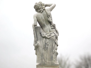 Dionysus - Bacchus - op sokkel - steen - 200 cm - klassiek