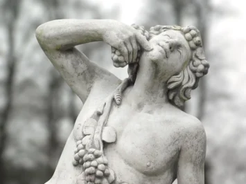 Bacchus - stenen beeld - 140 cm - druiven - wit - Romeins