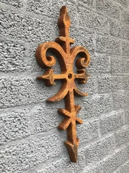 Muuranker gietijzer – Kruisvorm – 55 cm hoog – Rustiek