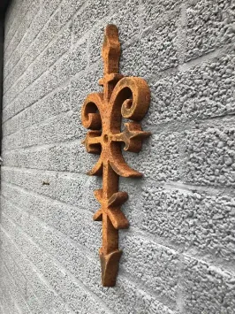Muuranker gietijzer – Kruisvorm – 55 cm hoog – Rustiek