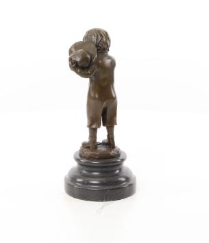 Klassische Bronzeskulptur, Junge mit Zigarette, authentisch