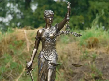 Dame Justice – 76 cm – statue en polyrésine aspect bronze