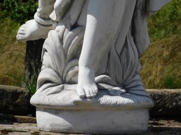 Statue d'une femme avec une couronne de fleurs – 175 cm – pierre classique