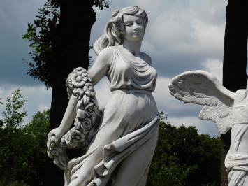 Statue d'une femme avec une couronne de fleurs – 175 cm – pierre classique