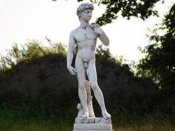 David sur un piédestal – 88 cm – statue en pierre – design classique