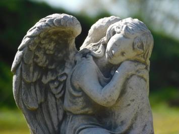 Figur „Engel auf Kugel“ – 36 cm – Stein