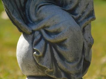 Figur „Engel auf Kugel“ – 36 cm – Stein