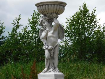 Grand ange avec un vase en polystone comme décoration élégante
