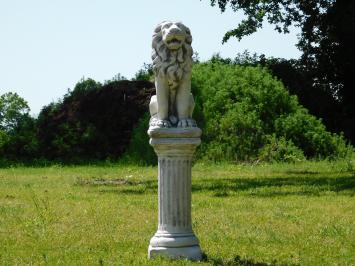 Löwenskulptur auf Sockel – 104 cm – Stein