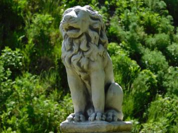 Löwenskulptur auf Sockel – 104 cm – Stein