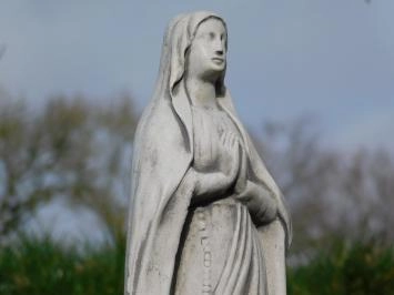 Marie en prière - statue en pierre - 54 cm - détaillée