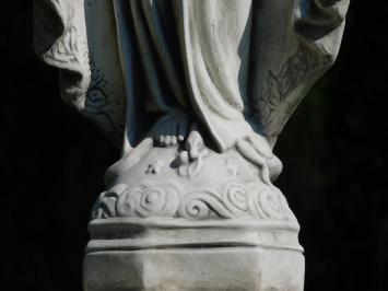 Maria - stenen beeld - 68 cm - klassiek wit - in detail