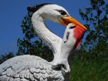 Großer Reiher mit Fisch, aus Polystone gefertigt, als lebensechte Statue