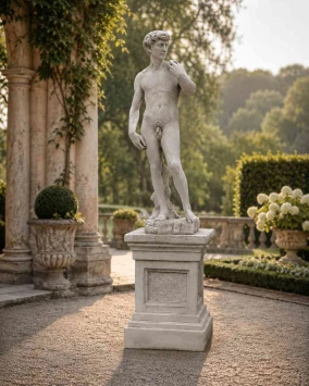 Tuinbeeld David op sokkel - klassiek Bijbels figuur - steen