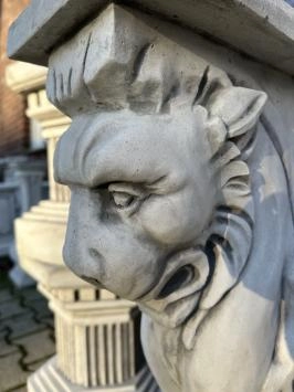 Säule mit Löwe - Stein Wandsäule - 72 cm - klassisch