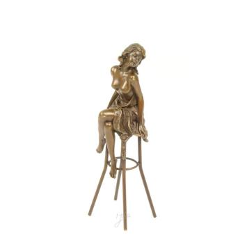 Een bronzen beeld/sculptuur van een dame op barkruk (13)
