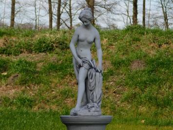 Statue Halbnackte Frau auf Sockel - 125 cm - Stein
