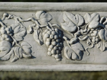 Jardinière avec grappes de raisin – 70 cm de large – pierre classique